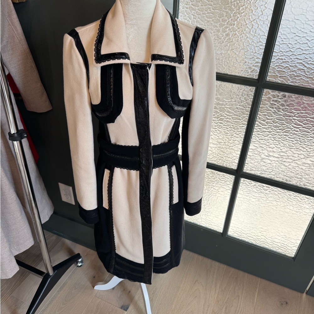 Bebe Black and White Geometric Design Trench Coat